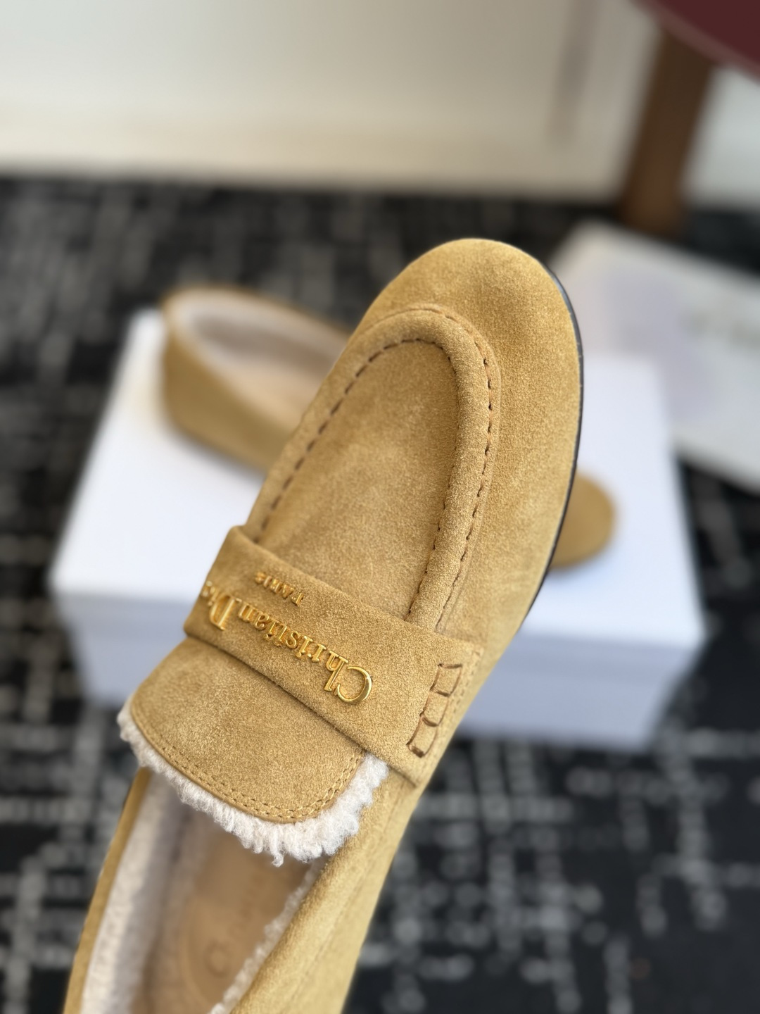 代购级 Dior 迪奥26ss 秋冬新款 羊毛 乐福鞋 顶级品质 版型超正,复古时尚经典单品 巴黎时装周第一场分量十足 代购级 Dior 迪奥26ss 秋冬新款 羊毛 乐福鞋 顶级品质 版型超正,复古时尚经典单品 巴黎时装周第一场分量十足