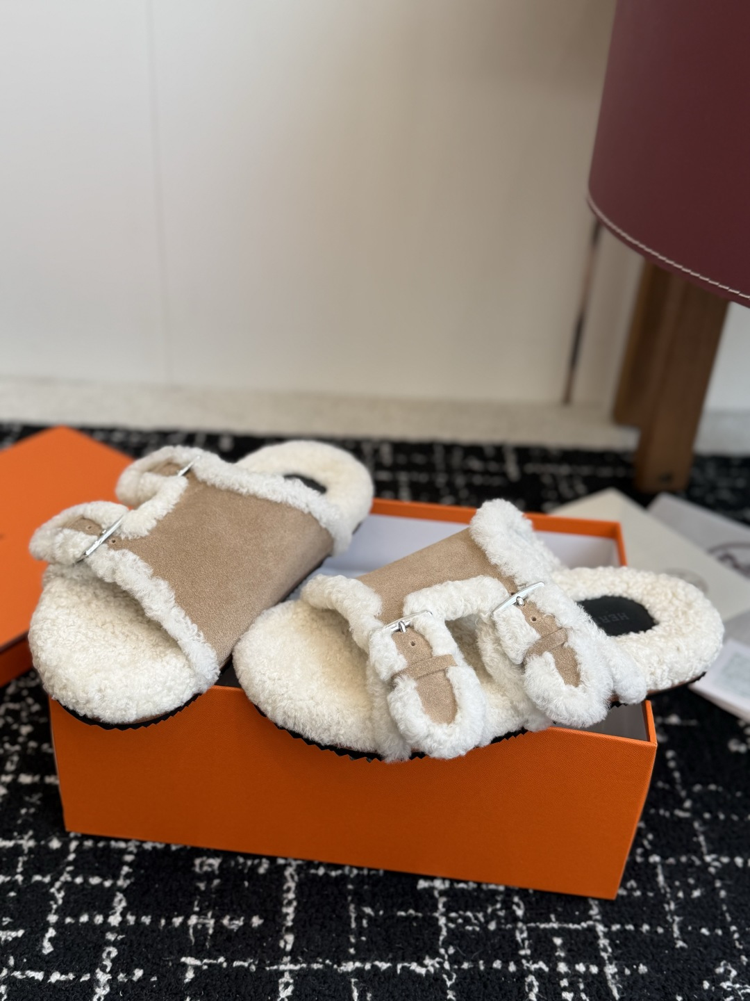 代购级 Hermes 26ss 爱马仕最新秋冬毛拖 超级百搭好看时髦 超多明星网红种草 秋冬必备 随意舒适高级感 鞋面: 代购级 Hermes 26ss 爱马仕最新秋冬毛拖 超级百搭好看时髦 超多明星网红种草 秋冬必备 随意舒适高级感 鞋面: