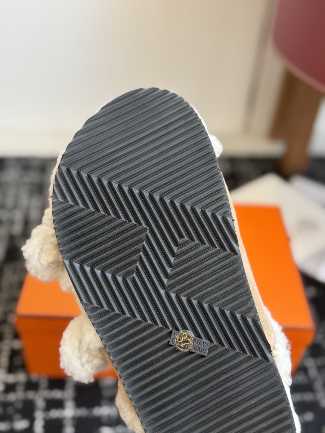 代购级 Hermes 26ss 爱马仕最新秋冬毛拖 超级百搭好看时髦 超多明星网红种草 秋冬必备 随意舒适高级感 鞋面: 代购级 Hermes 26ss 爱马仕最新秋冬毛拖 超级百搭好看时髦 超多明星网红种草 秋冬必备 随意舒适高级感 鞋面: