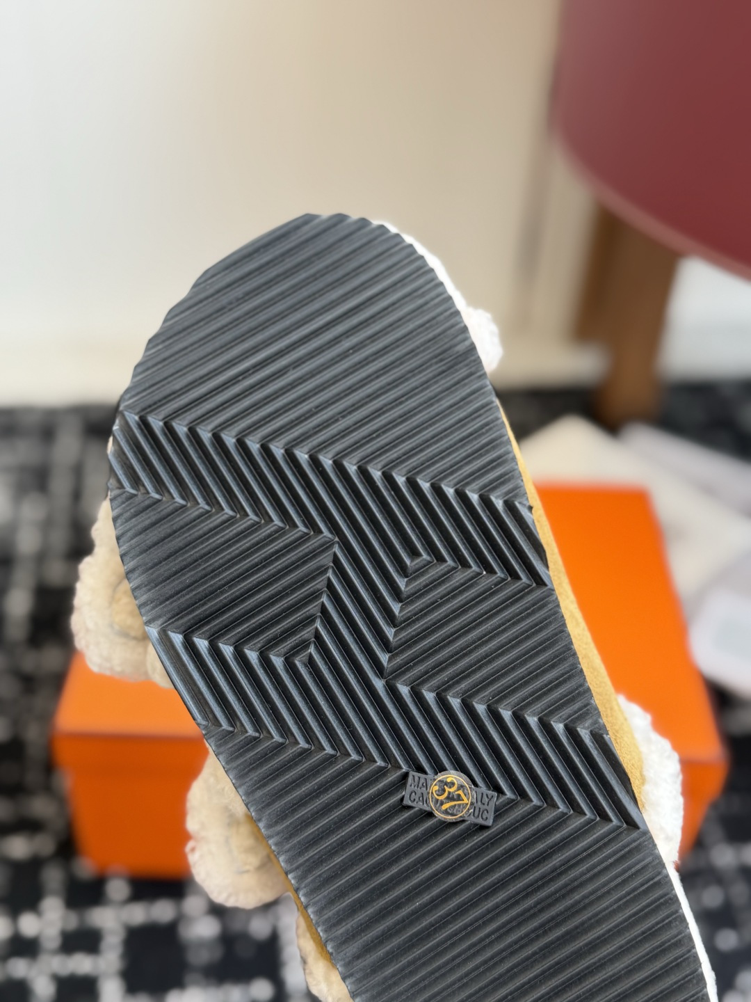 代购级 Hermes 26ss 爱马仕最新秋冬毛拖 超级百搭好看时髦 超多明星网红种草 秋冬必备 随意舒适高级感 鞋面: 代购级 Hermes 26ss 爱马仕最新秋冬毛拖 超级百搭好看时髦 超多明星网红种草 秋冬必备 随意舒适高级感 鞋面: