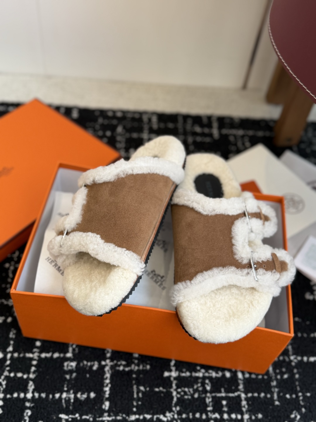 代购级 Hermes 26ss 爱马仕最新秋冬毛拖 超级百搭好看时髦 超多明星网红种草 秋冬必备 随意舒适高级感 鞋面: 代购级 Hermes 26ss 爱马仕最新秋冬毛拖 超级百搭好看时髦 超多明星网红种草 秋冬必备 随意舒适高级感 鞋面: