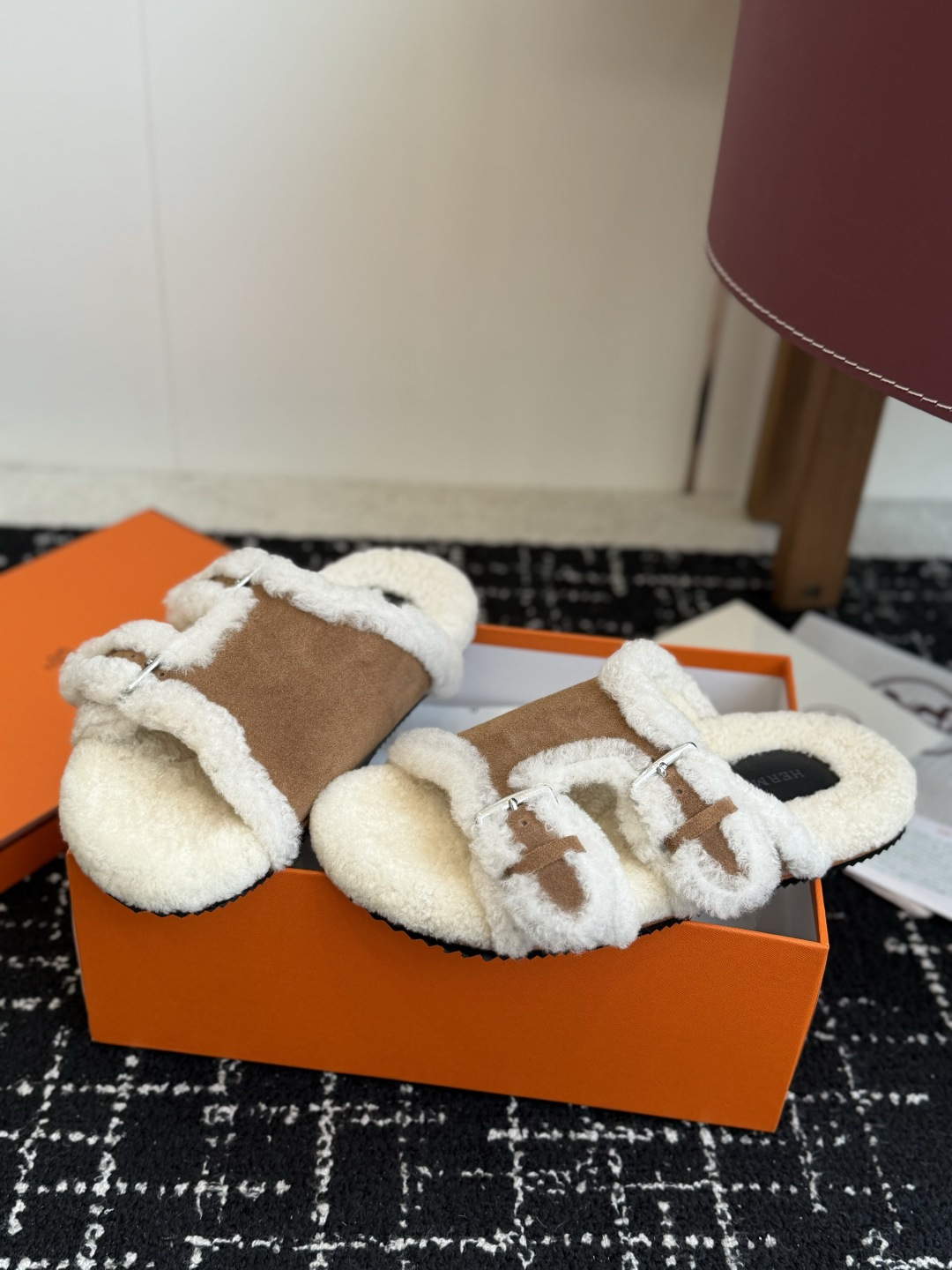 代购级 Hermes 26ss 爱马仕最新秋冬毛拖 超级百搭好看时髦 超多明星网红种草 秋冬必备 随意舒适高级感 鞋面: 代购级 Hermes 26ss 爱马仕最新秋冬毛拖 超级百搭好看时髦 超多明星网红种草 秋冬必备 随意舒适高级感 鞋面: