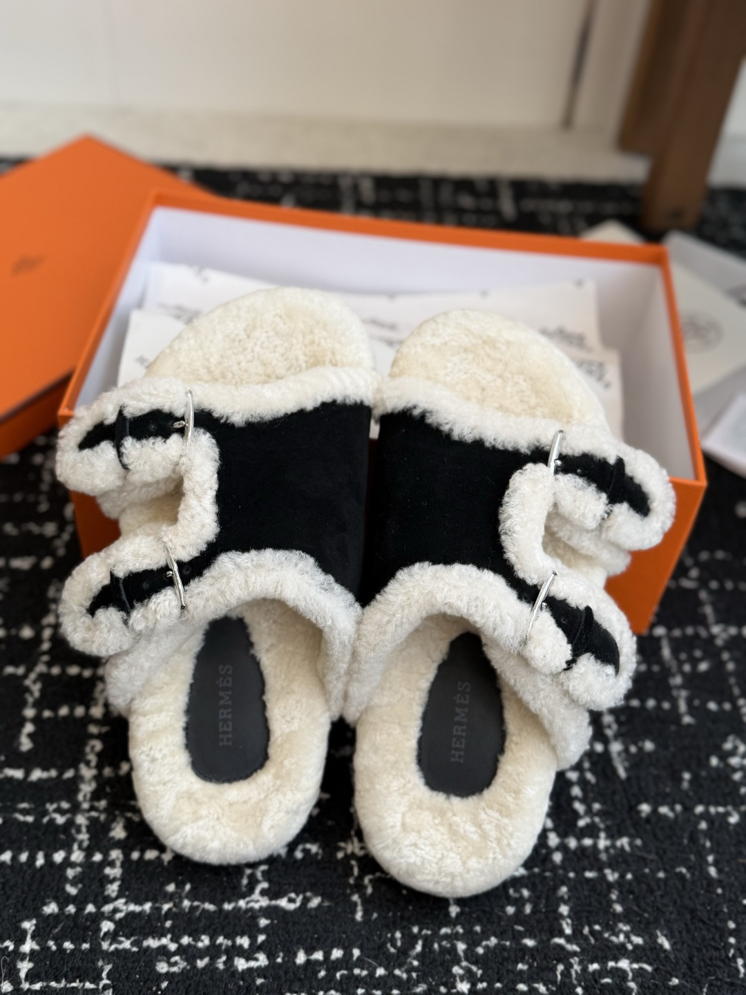 代购级 Hermes 26ss 爱马仕最新秋冬毛拖 超级百搭好看时髦 超多明星网红种草 秋冬必备 随意舒适高级感 鞋面: 代购级 Hermes 26ss 爱马仕最新秋冬毛拖 超级百搭好看时髦 超多明星网红种草 秋冬必备 随意舒适高级感 鞋面: