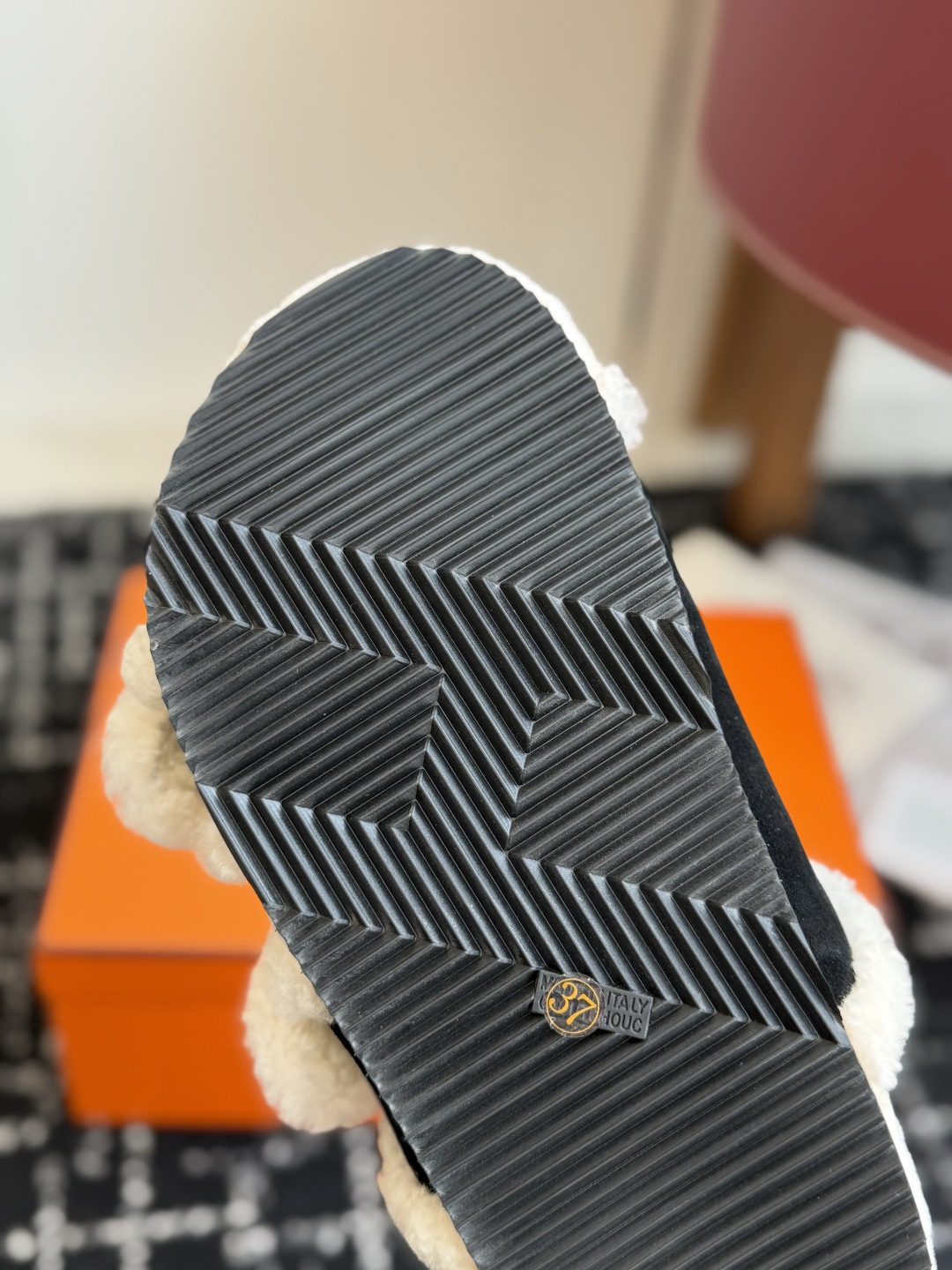 代购级 Hermes 26ss 爱马仕最新秋冬毛拖 超级百搭好看时髦 超多明星网红种草 秋冬必备 随意舒适高级感 鞋面: 代购级 Hermes 26ss 爱马仕最新秋冬毛拖 超级百搭好看时髦 超多明星网红种草 秋冬必备 随意舒适高级感 鞋面: