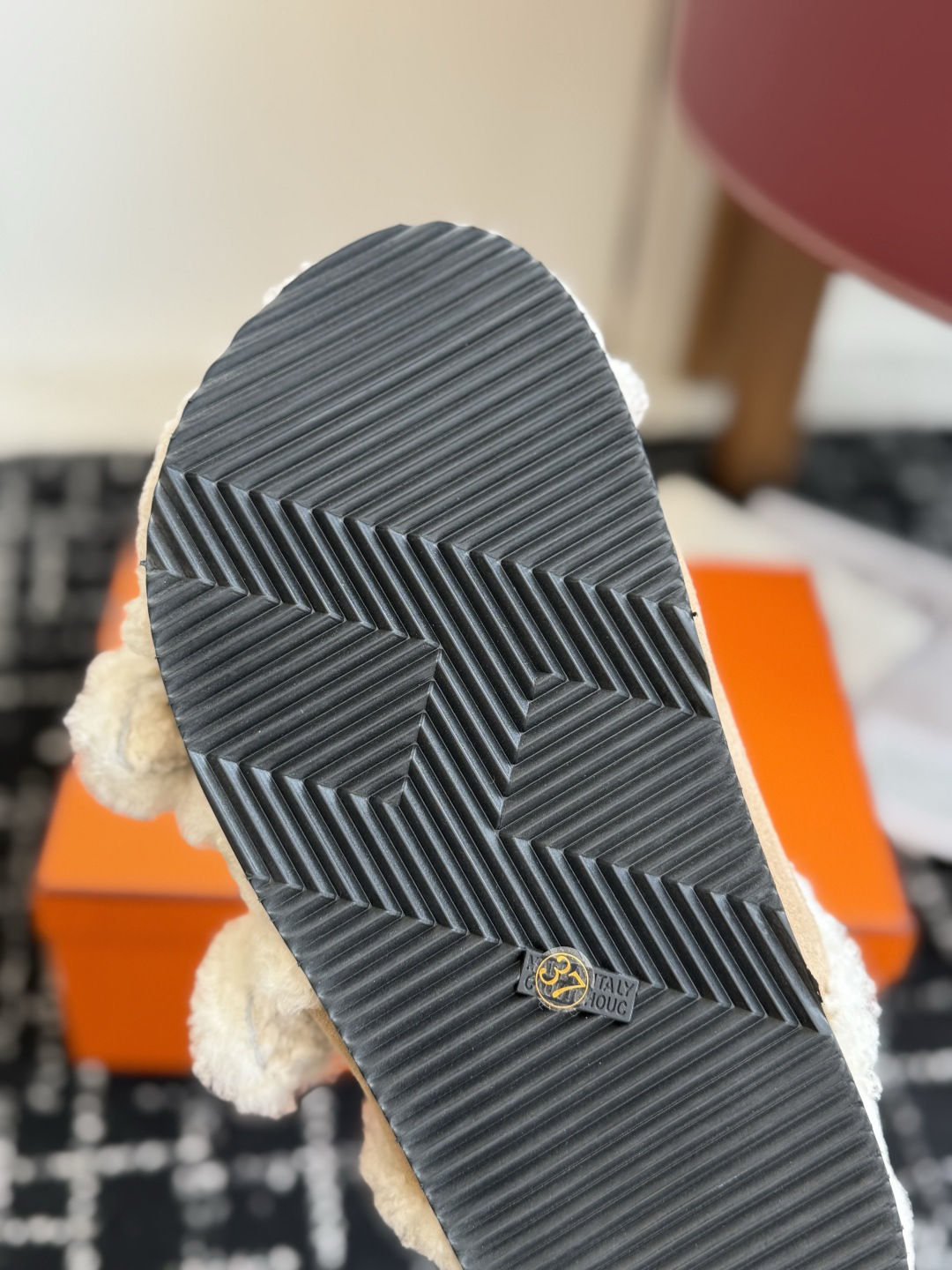 代购级 Hermes 26ss 爱马仕最新秋冬毛拖 超级百搭好看时髦 超多明星网红种草 秋冬必备 随意舒适高级感 鞋面: 代购级 Hermes 26ss 爱马仕最新秋冬毛拖 超级百搭好看时髦 超多明星网红种草 秋冬必备 随意舒适高级感 鞋面: