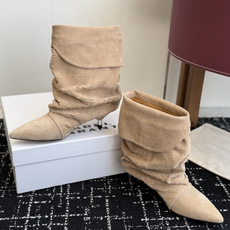 代购级 Isabel Marant 伊莎贝尔 26ss 尖头细跟短靴 一脚蹬细跟短靴,麟片皮孔点缀短靴腰身,时尚感满满 代购级 Isabel Marant 伊莎贝尔 26ss 尖头细跟短靴 一脚蹬细跟短靴,麟片皮孔点缀短靴腰身,时尚感满满