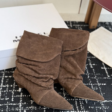 代购级 Isabel Marant 伊莎贝尔 26ss 尖头细跟短靴 一脚蹬细跟短靴,麟片皮孔点缀短靴腰身,时尚感满满 代购级 Isabel Marant 伊莎贝尔 26ss 尖头细跟短靴 一脚蹬细跟短靴,麟片皮孔点缀短靴腰身,时尚感满满