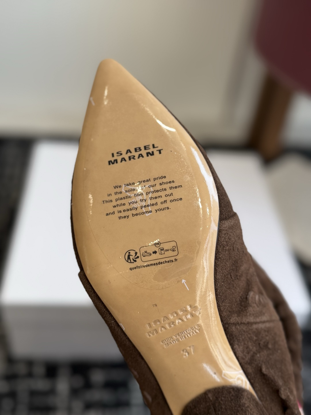代购级 Isabel Marant 伊莎贝尔 26ss 尖头细跟短靴 一脚蹬细跟短靴,麟片皮孔点缀短靴腰身,时尚感满满 代购级 Isabel Marant 伊莎贝尔 26ss 尖头细跟短靴 一脚蹬细跟短靴,麟片皮孔点缀短靴腰身,时尚感满满