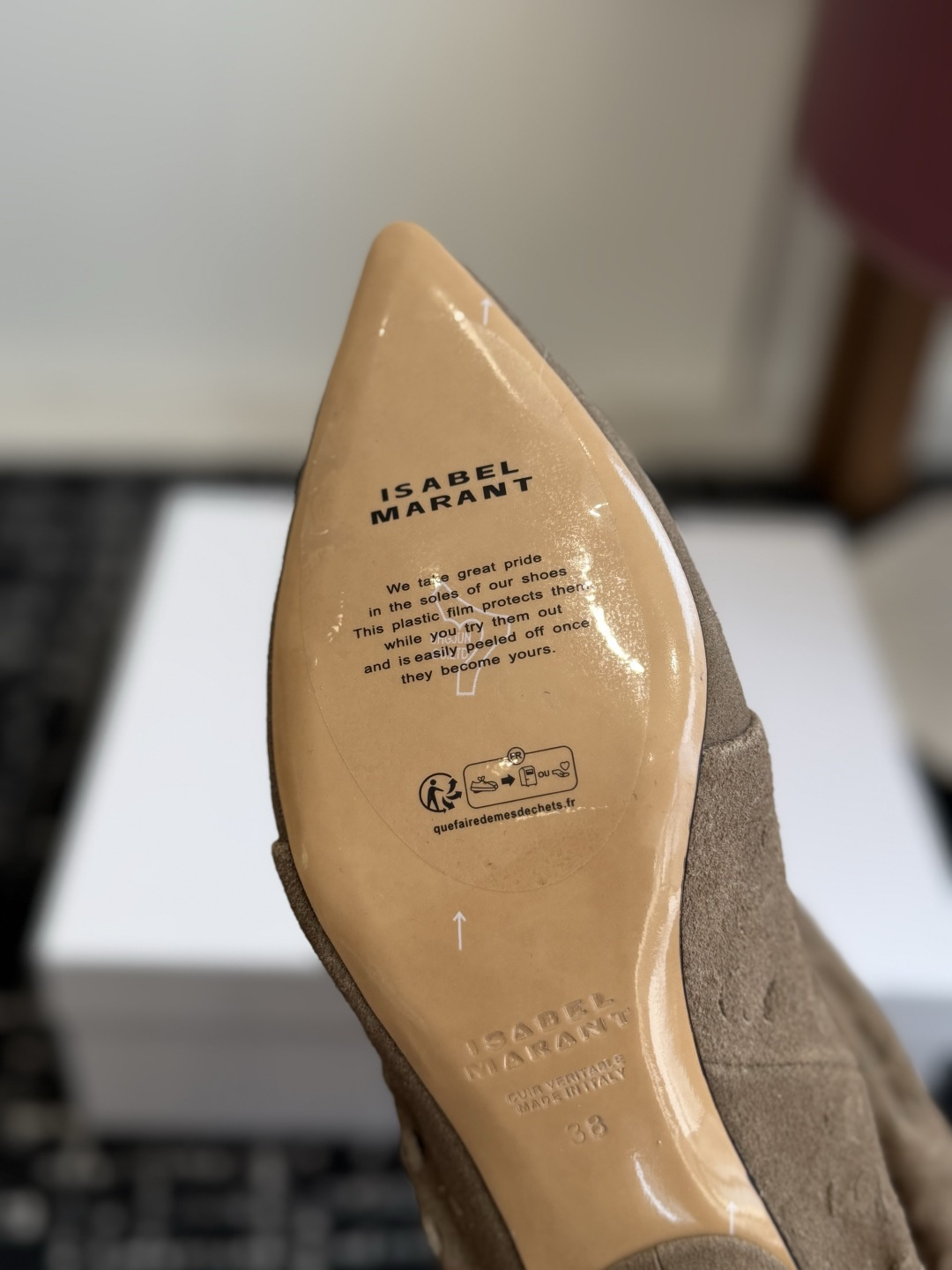 代购级 Isabel Marant 伊莎贝尔 26ss 尖头细跟短靴 一脚蹬细跟短靴,麟片皮孔点缀短靴腰身,时尚感满满 代购级 Isabel Marant 伊莎贝尔 26ss 尖头细跟短靴 一脚蹬细跟短靴,麟片皮孔点缀短靴腰身,时尚感满满