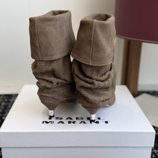 代购级 Isabel Marant 伊莎贝尔 26ss 尖头细跟短靴 一脚蹬细跟短靴,麟片皮孔点缀短靴腰身,时尚感满满 代购级 Isabel Marant 伊莎贝尔 26ss 尖头细跟短靴 一脚蹬细跟短靴,麟片皮孔点缀短靴腰身,时尚感满满