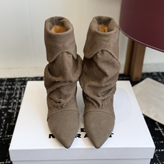 代购级 Isabel Marant 伊莎贝尔 26ss 尖头细跟短靴 一脚蹬细跟短靴,麟片皮孔点缀短靴腰身,时尚感满满 代购级 Isabel Marant 伊莎贝尔 26ss 尖头细跟短靴 一脚蹬细跟短靴,麟片皮孔点缀短靴腰身,时尚感满满