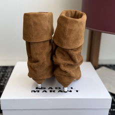 代购级 Isabel Marant 伊莎贝尔 26ss 尖头细跟短靴 一脚蹬细跟短靴,麟片皮孔点缀短靴腰身,时尚感满满 代购级 Isabel Marant 伊莎贝尔 26ss 尖头细跟短靴 一脚蹬细跟短靴,麟片皮孔点缀短靴腰身,时尚感满满