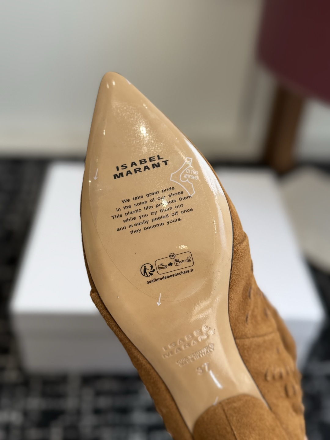 代购级 Isabel Marant 伊莎贝尔 26ss 尖头细跟短靴 一脚蹬细跟短靴,麟片皮孔点缀短靴腰身,时尚感满满 代购级 Isabel Marant 伊莎贝尔 26ss 尖头细跟短靴 一脚蹬细跟短靴,麟片皮孔点缀短靴腰身,时尚感满满