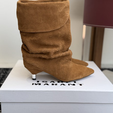 代购级 Isabel Marant 伊莎贝尔 26ss 尖头细跟短靴 一脚蹬细跟短靴,麟片皮孔点缀短靴腰身,时尚感满满 代购级 Isabel Marant 伊莎贝尔 26ss 尖头细跟短靴 一脚蹬细跟短靴,麟片皮孔点缀短靴腰身,时尚感满满