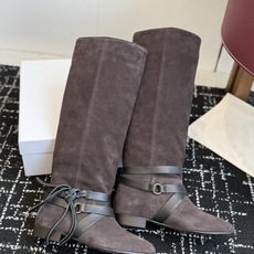 代购级 IsabelMarant 伊莎贝尔 26ss新款短靴长靴 设计显腿细,松紧设计,适合各种纬度! 无任何装饰,简 代购级 IsabelMarant 伊莎贝尔 26ss新款短靴长靴 设计显腿细,松紧设计,适合各种纬度! 无任何装饰,简