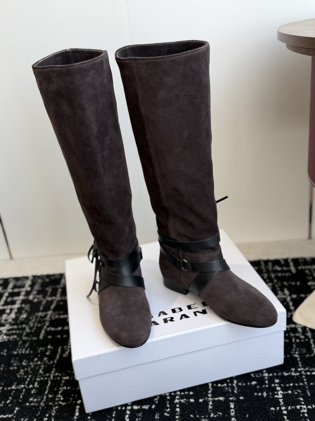 代购级 IsabelMarant 伊莎贝尔 26ss新款短靴长靴 设计显腿细,松紧设计,适合各种纬度! 无任何装饰,简 代购级 IsabelMarant 伊莎贝尔 26ss新款短靴长靴 设计显腿细,松紧设计,适合各种纬度! 无任何装饰,简