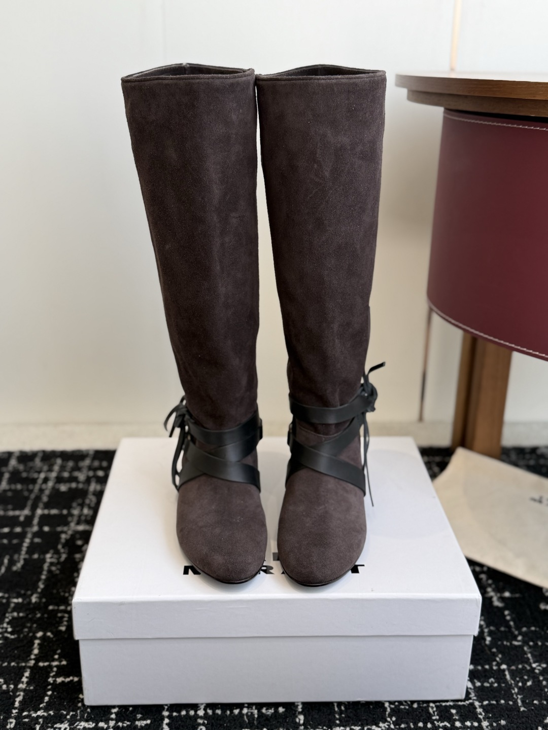 代购级 IsabelMarant 伊莎贝尔 26ss新款短靴长靴 设计显腿细,松紧设计,适合各种纬度! 无任何装饰,简 代购级 IsabelMarant 伊莎贝尔 26ss新款短靴长靴 设计显腿细,松紧设计,适合各种纬度! 无任何装饰,简