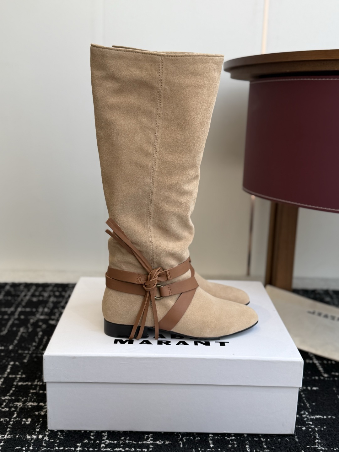 代购级 IsabelMarant 伊莎贝尔 26ss新款短靴长靴 设计显腿细,松紧设计,适合各种纬度! 无任何装饰,简 代购级 IsabelMarant 伊莎贝尔 26ss新款短靴长靴 设计显腿细,松紧设计,适合各种纬度! 无任何装饰,简