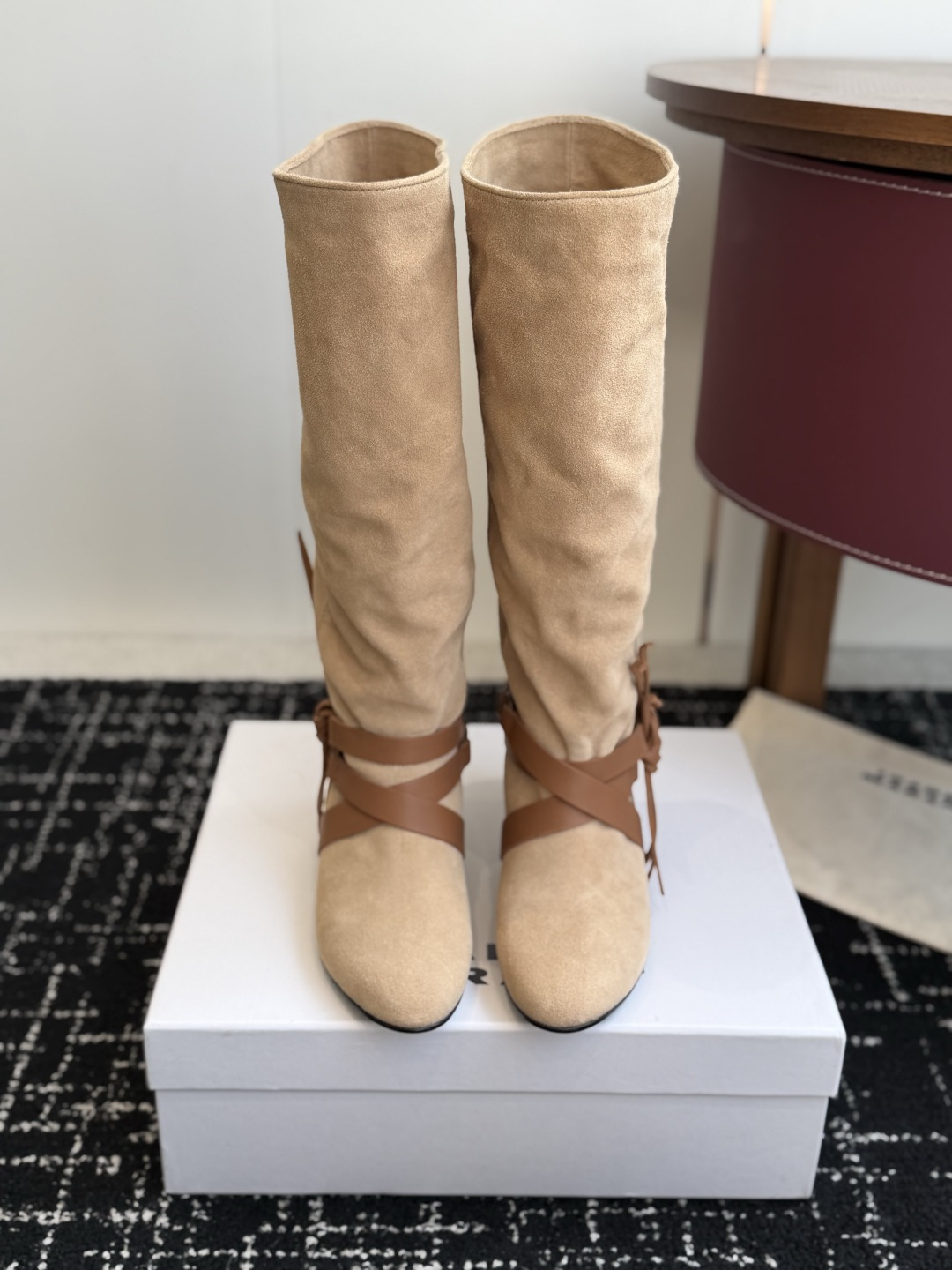 代购级 IsabelMarant 伊莎贝尔 26ss新款短靴长靴 设计显腿细,松紧设计,适合各种纬度! 无任何装饰,简 代购级 IsabelMarant 伊莎贝尔 26ss新款短靴长靴 设计显腿细,松紧设计,适合各种纬度! 无任何装饰,简