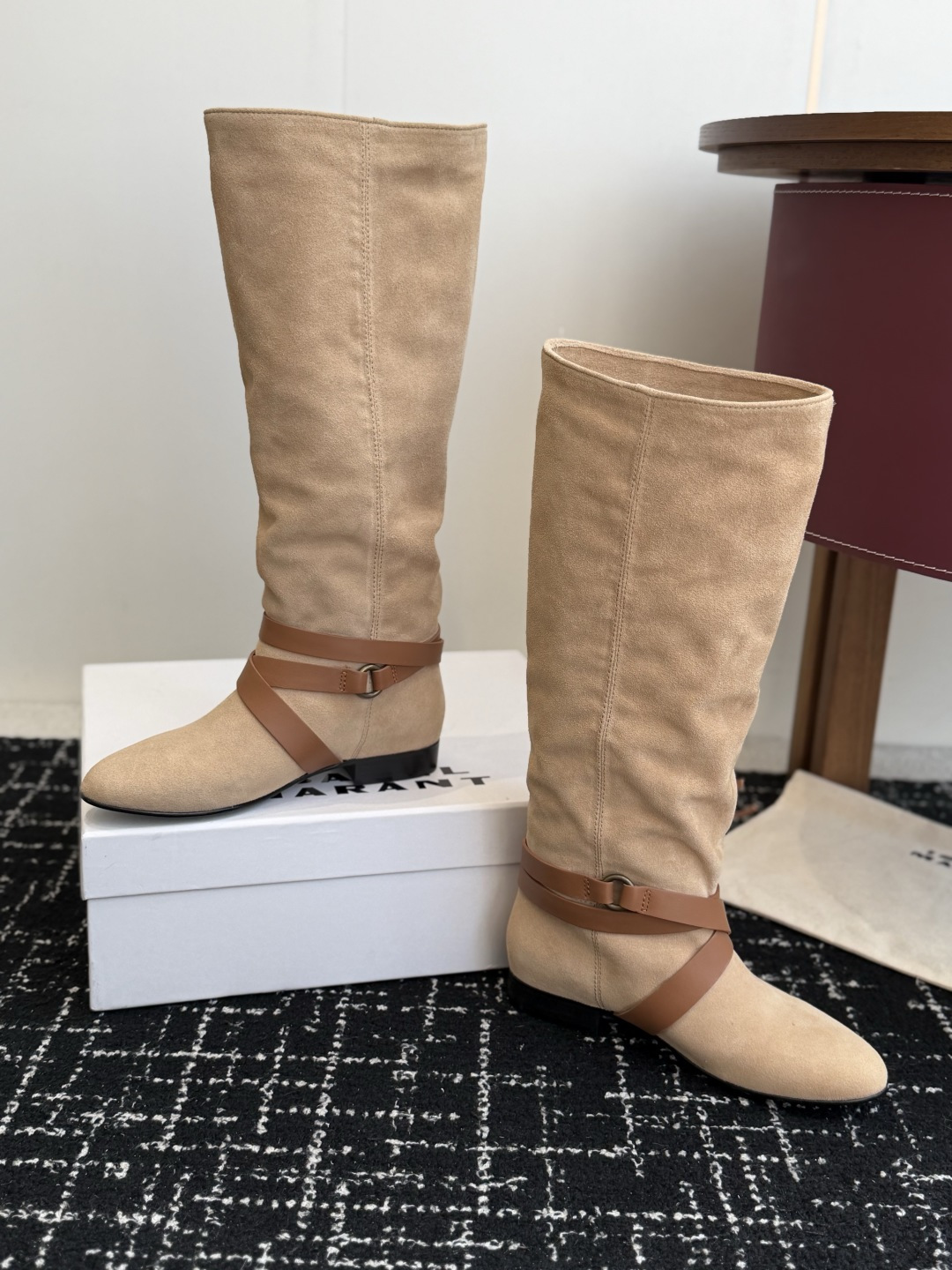 代购级 IsabelMarant 伊莎贝尔 26ss新款短靴长靴 设计显腿细,松紧设计,适合各种纬度! 无任何装饰,简 代购级 IsabelMarant 伊莎贝尔 26ss新款短靴长靴 设计显腿细,松紧设计,适合各种纬度! 无任何装饰,简