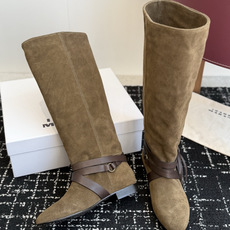 代购级 IsabelMarant 伊莎贝尔 26ss新款短靴长靴 设计显腿细,松紧设计,适合各种纬度! 无任何装饰,简 代购级 IsabelMarant 伊莎贝尔 26ss新款短靴长靴 设计显腿细,松紧设计,适合各种纬度! 无任何装饰,简