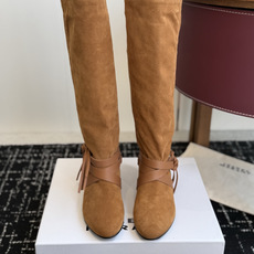 代购级 IsabelMarant 伊莎贝尔 26ss新款短靴长靴 设计显腿细,松紧设计,适合各种纬度! 无任何装饰,简 代购级 IsabelMarant 伊莎贝尔 26ss新款短靴长靴 设计显腿细,松紧设计,适合各种纬度! 无任何装饰,简