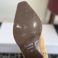 代购级 CELINE思琳最新款褶皱堆堆高筒西部靴 超多明星网红种草 秋冬褶皱堆堆长筒西部靴 属于复古慵懒风 靴筒选用偏柔 代购级 CELINE思琳最新款褶皱堆堆高筒西部靴 超多明星网红种草 秋冬褶皱堆堆长筒西部靴 属于复古慵懒风 靴筒选用偏柔