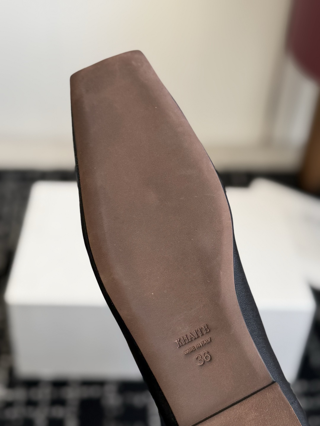 代购级 Khaite 26ss 秋冬新款 短靴 炫酷 弹力靴 这双单品高级感满满 弹力鞋面完完全全就是自带气场 太绝了 代购级 Khaite 26ss 秋冬新款 短靴 炫酷 弹力靴 这双单品高级感满满 弹力鞋面完完全全就是自带气场 太绝了