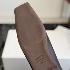 代购级 Khaite 26ss 秋冬新款 短靴 炫酷 弹力靴 这双单品高级感满满 弹力鞋面完完全全就是自带气场 太绝了 代购级 Khaite 26ss 秋冬新款 短靴 炫酷 弹力靴 这双单品高级感满满 弹力鞋面完完全全就是自带气场 太绝了
