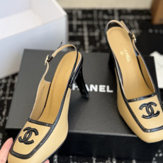 代购级 Chanel26SS新款方头拼色 后空凉鞋 经典方头鞋型自带复古高级感,拼色设计瞬间点亮整体造型,把香奈儿的品牌 代购级 Chanel26SS新款方头拼色 后空凉鞋 经典方头鞋型自带复古高级感,拼色设计瞬间点亮整体造型,把香奈儿的品牌
