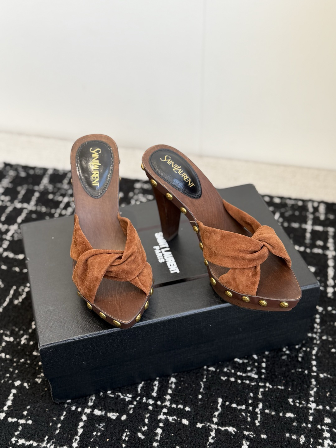 代购级 Saint LaurentYSL 26ss最新走秀时装 水台高跟凉拖鞋 顶级品质 轻奢而不累脚、上脚可随意搭配春