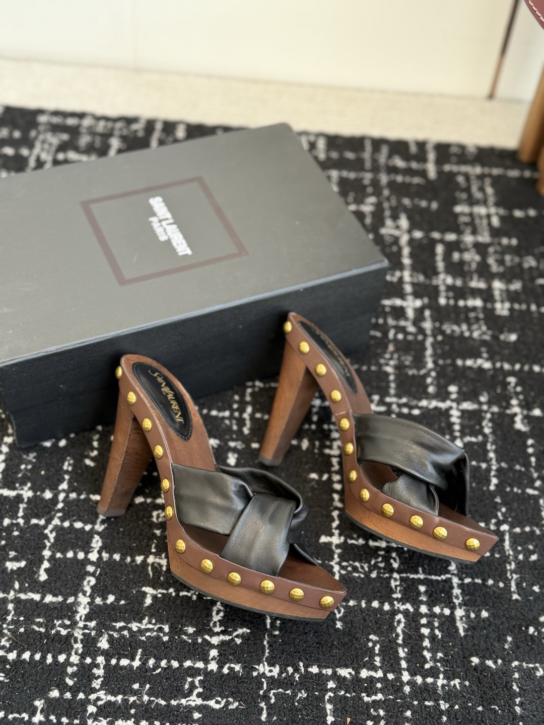 代购级 Saint LaurentYSL 26ss最新走秀时装 水台高跟凉拖鞋 顶级品质 轻奢而不累脚、上脚可随意搭配春 代购级 Saint LaurentYSL 26ss最新走秀时装 水台高跟凉拖鞋 顶级品质 轻奢而不累脚、上脚可随意搭配春