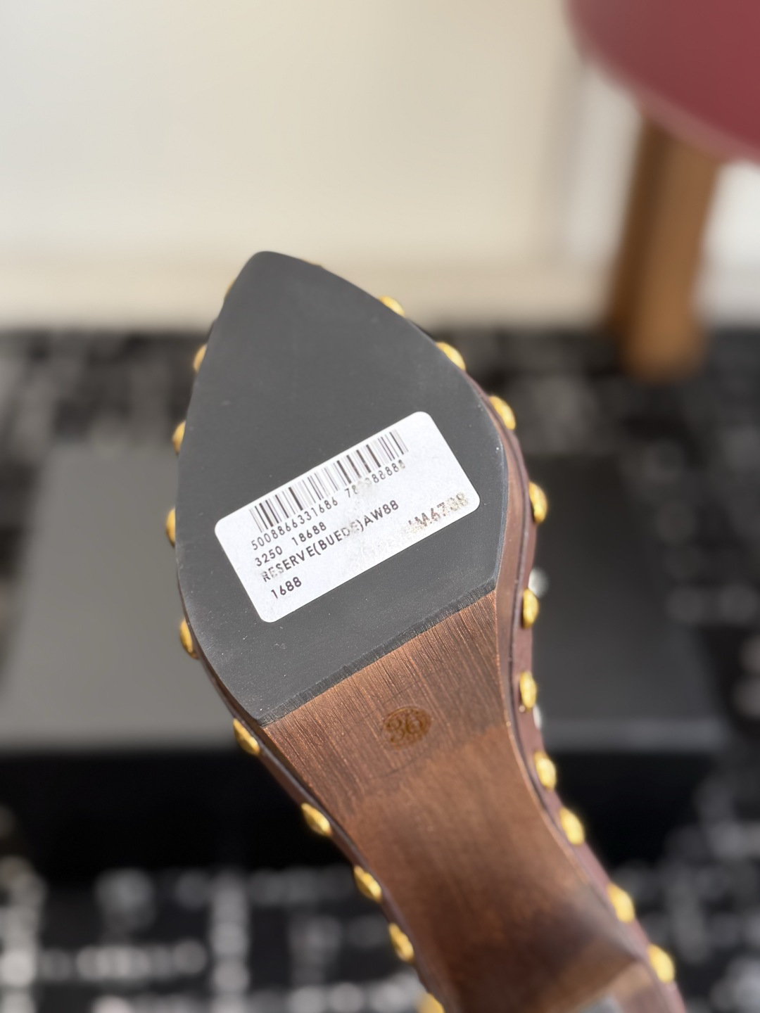 代购级 Saint LaurentYSL 26ss最新走秀时装 水台高跟凉拖鞋 顶级品质 轻奢而不累脚、上脚可随意搭配春 代购级 Saint LaurentYSL 26ss最新走秀时装 水台高跟凉拖鞋 顶级品质 轻奢而不累脚、上脚可随意搭配春