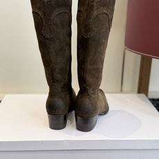 代购级 Celine 赛琳 26ss秋冬新品 复古粗跟 切尔西 尖头 长靴 高靴 骑士靴 塞琳这一季好看的款式真的是很多 代购级 Celine 赛琳 26ss秋冬新品 复古粗跟 切尔西 尖头 长靴 高靴 骑士靴 塞琳这一季好看的款式真的是很多