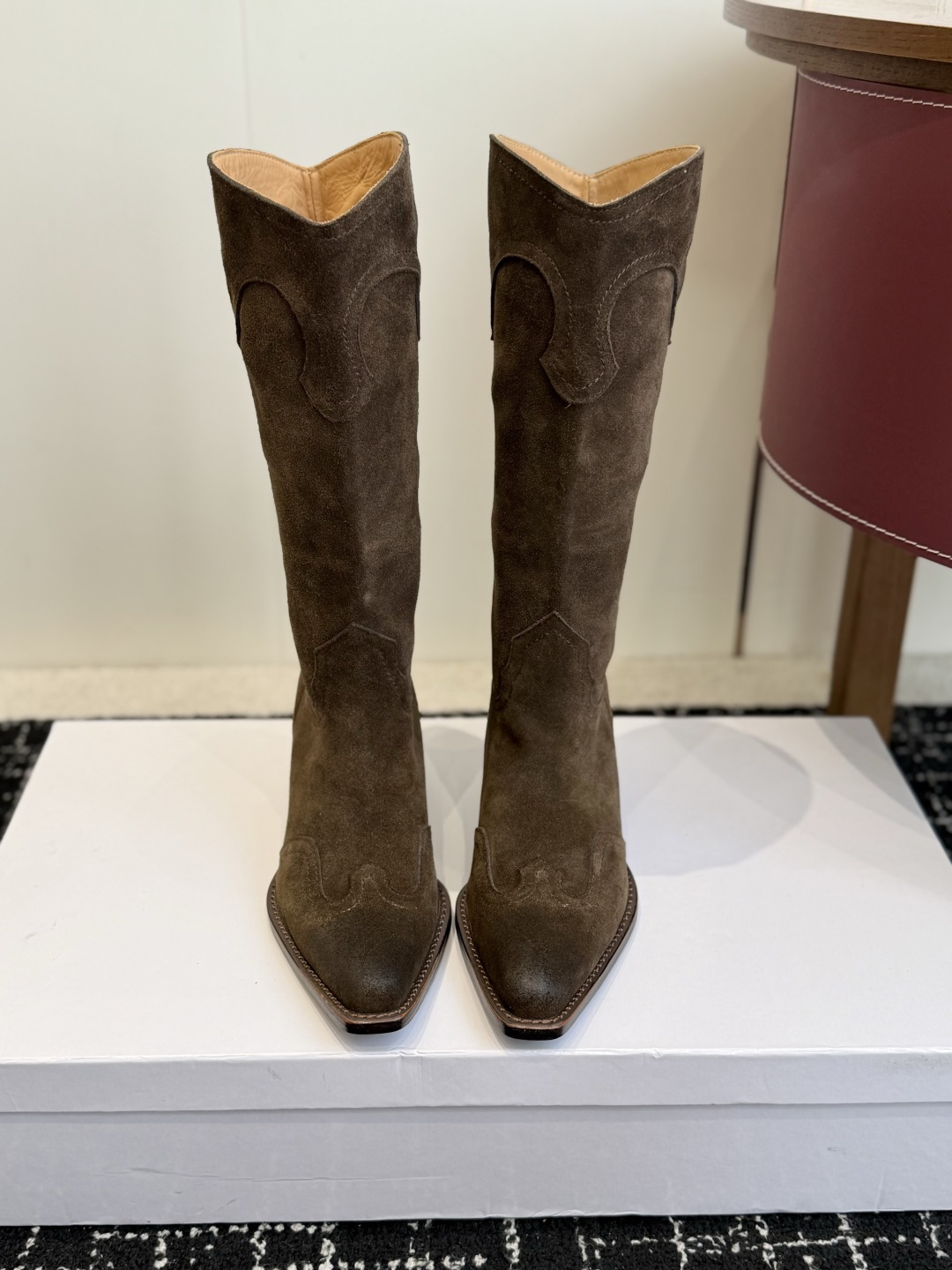 代购级 Celine 赛琳 26ss秋冬新品 复古粗跟 切尔西 尖头 长靴 高靴 骑士靴 塞琳这一季好看的款式真的是很多