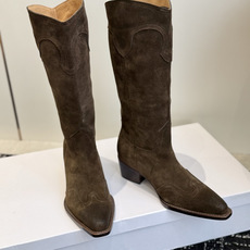 代购级 Celine 赛琳 26ss秋冬新品 复古粗跟 切尔西 尖头 长靴 高靴 骑士靴 塞琳这一季好看的款式真的是很多 代购级 Celine 赛琳 26ss秋冬新品 复古粗跟 切尔西 尖头 长靴 高靴 骑士靴 塞琳这一季好看的款式真的是很多