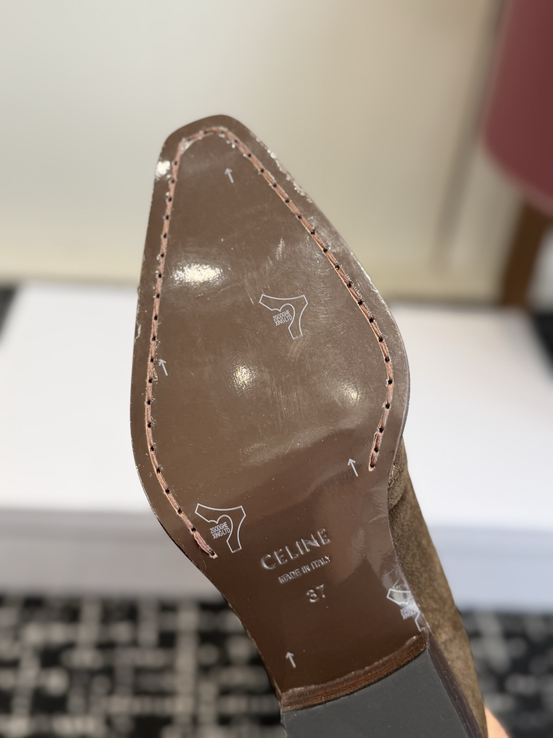 代购级 Celine 赛琳 26ss秋冬新品 复古粗跟 切尔西 尖头 长靴 高靴 骑士靴 塞琳这一季好看的款式真的是很多 代购级 Celine 赛琳 26ss秋冬新品 复古粗跟 切尔西 尖头 长靴 高靴 骑士靴 塞琳这一季好看的款式真的是很多