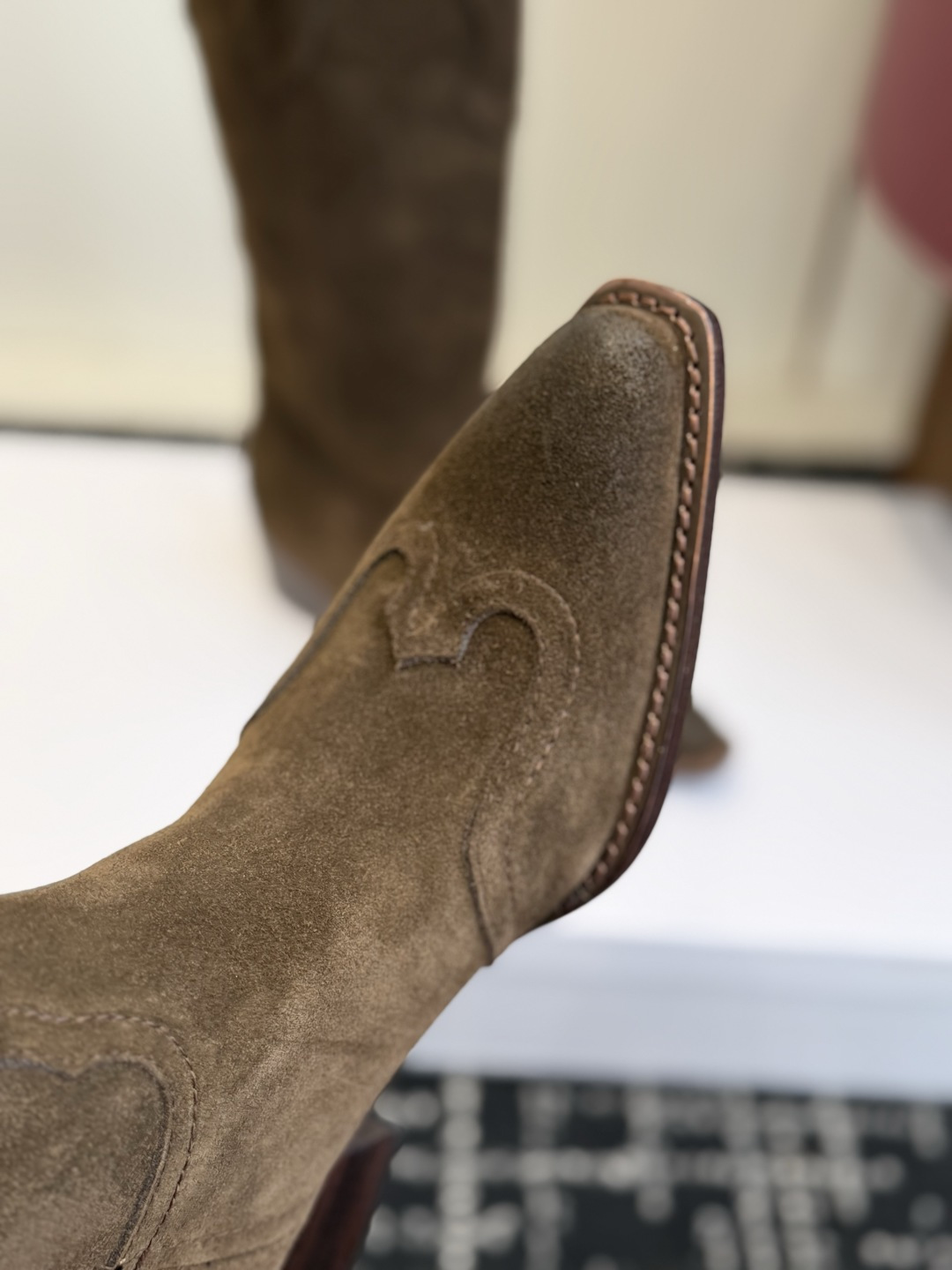 代购级 Celine 赛琳 26ss秋冬新品 复古粗跟 切尔西 尖头 长靴 高靴 骑士靴 塞琳这一季好看的款式真的是很多 代购级 Celine 赛琳 26ss秋冬新品 复古粗跟 切尔西 尖头 长靴 高靴 骑士靴 塞琳这一季好看的款式真的是很多