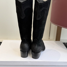 代购级 Celine 赛琳 26ss秋冬新品 复古粗跟 切尔西 尖头 长靴 高靴 骑士靴 塞琳这一季好看的款式真的是很多 代购级 Celine 赛琳 26ss秋冬新品 复古粗跟 切尔西 尖头 长靴 高靴 骑士靴 塞琳这一季好看的款式真的是很多