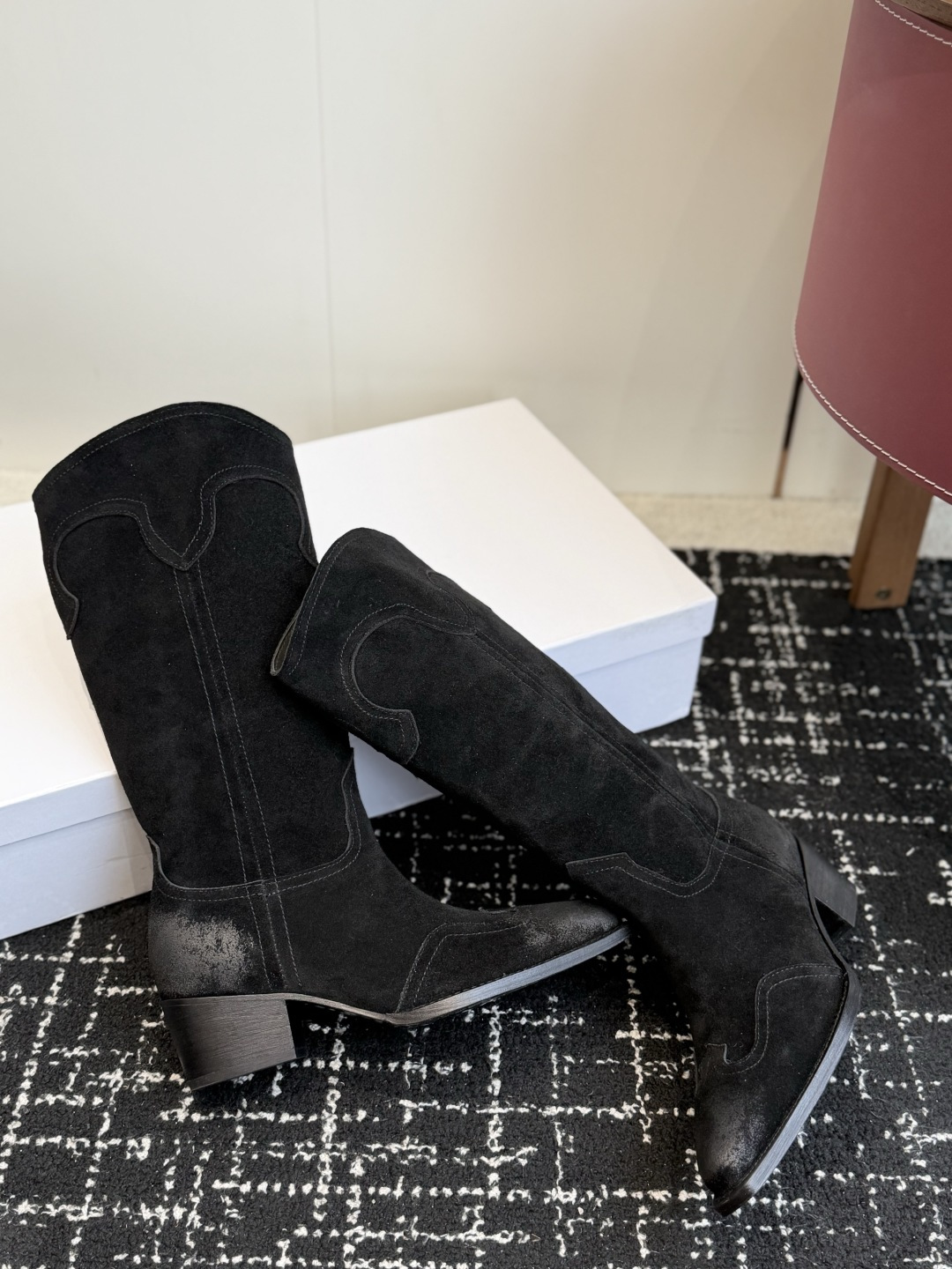 代购级 Celine 赛琳 26ss秋冬新品 复古粗跟 切尔西 尖头 长靴 高靴 骑士靴 塞琳这一季好看的款式真的是很多 代购级 Celine 赛琳 26ss秋冬新品 复古粗跟 切尔西 尖头 长靴 高靴 骑士靴 塞琳这一季好看的款式真的是很多
