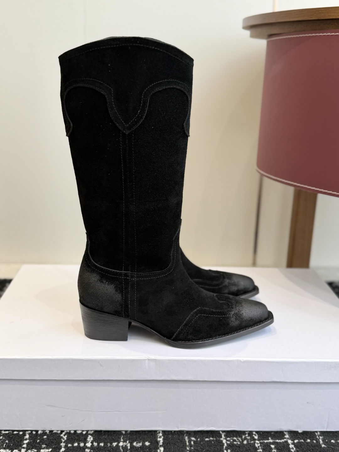 代购级 Celine 赛琳 26ss秋冬新品 复古粗跟 切尔西 尖头 长靴 高靴 骑士靴 塞琳这一季好看的款式真的是很多 代购级 Celine 赛琳 26ss秋冬新品 复古粗跟 切尔西 尖头 长靴 高靴 骑士靴 塞琳这一季好看的款式真的是很多