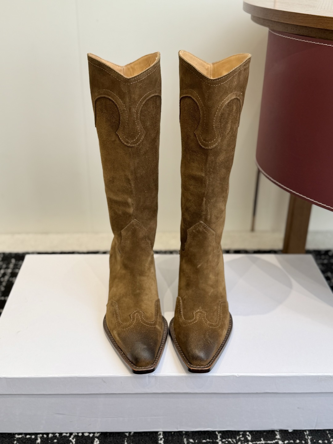 代购级 Celine 赛琳 26ss秋冬新品 复古粗跟 切尔西 尖头 长靴 高靴 骑士靴 塞琳这一季好看的款式真的是很多