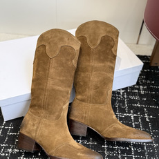 代购级 Celine 赛琳 26ss秋冬新品 复古粗跟 切尔西 尖头 长靴 高靴 骑士靴 塞琳这一季好看的款式真的是很多 代购级 Celine 赛琳 26ss秋冬新品 复古粗跟 切尔西 尖头 长靴 高靴 骑士靴 塞琳这一季好看的款式真的是很多