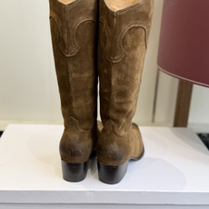 代购级 Celine 赛琳 26ss秋冬新品 复古粗跟 切尔西 尖头 长靴 高靴 骑士靴 塞琳这一季好看的款式真的是很多 代购级 Celine 赛琳 26ss秋冬新品 复古粗跟 切尔西 尖头 长靴 高靴 骑士靴 塞琳这一季好看的款式真的是很多