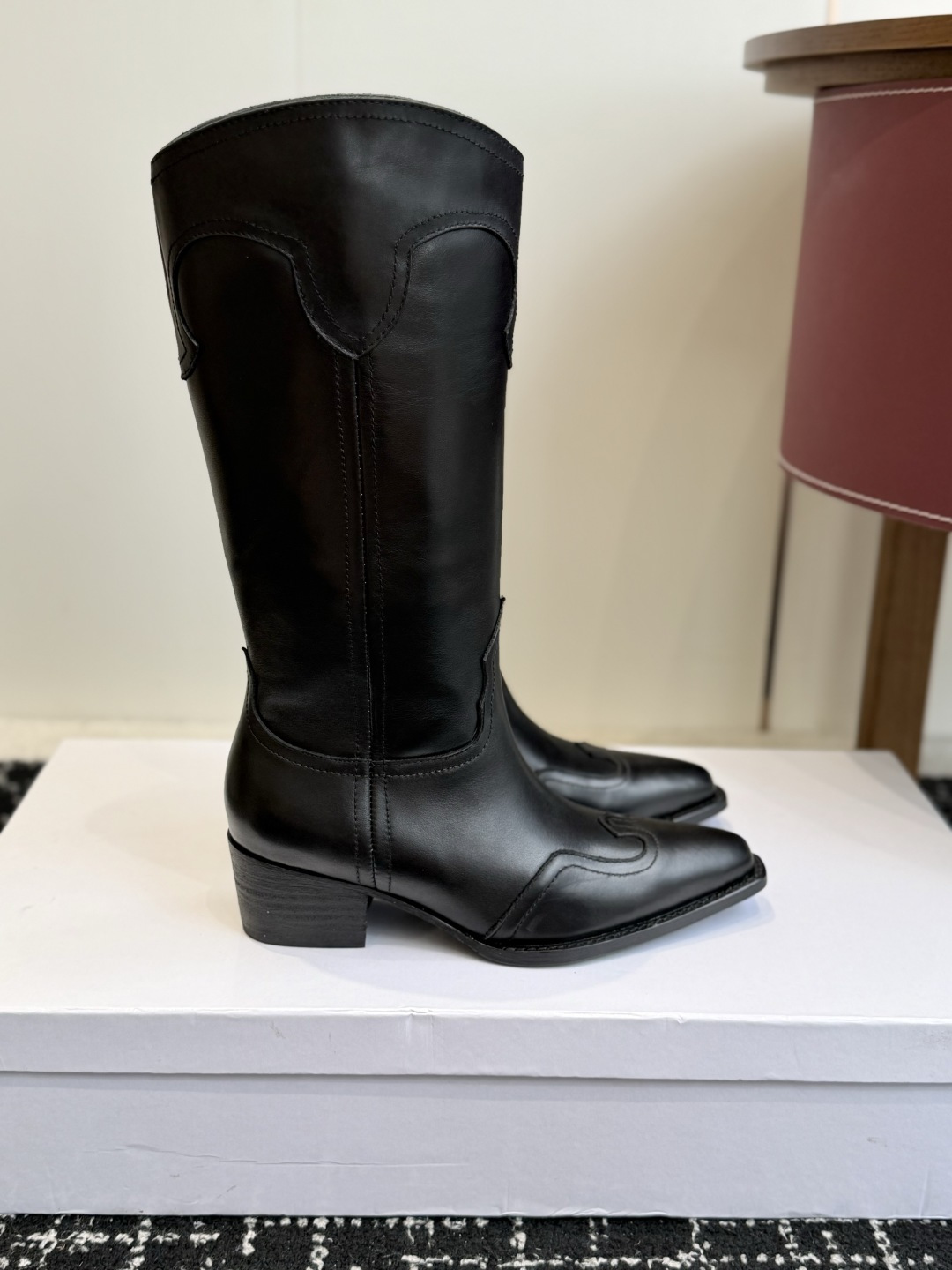 代购级(黑皮) Celine 赛琳 26ss秋冬新品 复古粗跟 切尔西 尖头 长靴 高靴 骑士靴 塞琳这一季好看的款式真 代购级(黑皮) Celine 赛琳 26ss秋冬新品 复古粗跟 切尔西 尖头 长靴 高靴 骑士靴 塞琳这一季好看的款式真