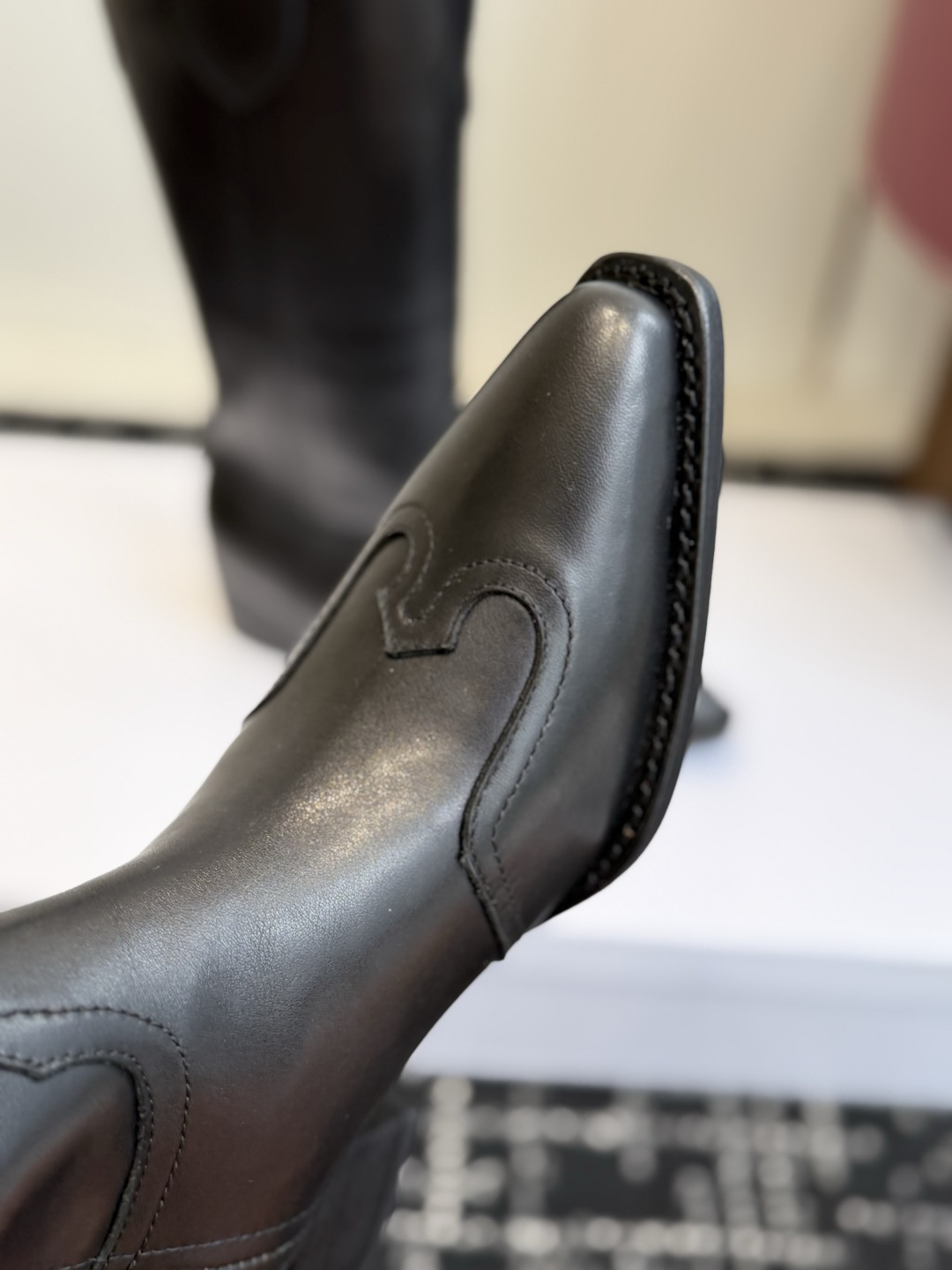 代购级(黑皮) Celine 赛琳 26ss秋冬新品 复古粗跟 切尔西 尖头 长靴 高靴 骑士靴 塞琳这一季好看的款式真 代购级(黑皮) Celine 赛琳 26ss秋冬新品 复古粗跟 切尔西 尖头 长靴 高靴 骑士靴 塞琳这一季好看的款式真