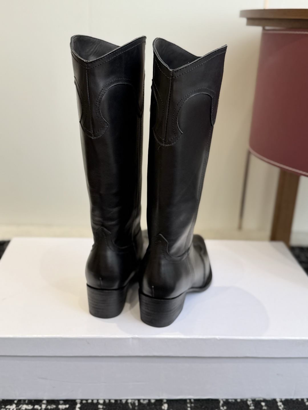 代购级(黑皮) Celine 赛琳 26ss秋冬新品 复古粗跟 切尔西 尖头 长靴 高靴 骑士靴 塞琳这一季好看的款式真 代购级(黑皮) Celine 赛琳 26ss秋冬新品 复古粗跟 切尔西 尖头 长靴 高靴 骑士靴 塞琳这一季好看的款式真