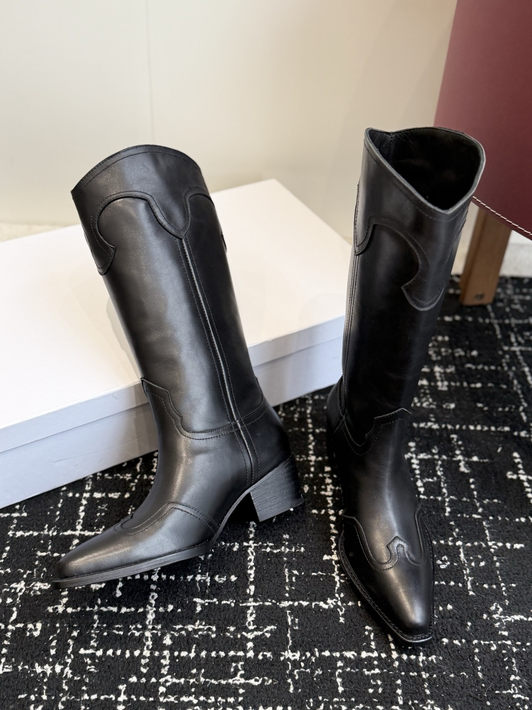 代购级(黑皮) Celine 赛琳 26ss秋冬新品 复古粗跟 切尔西 尖头 长靴 高靴 骑士靴 塞琳这一季好看的款式真 代购级(黑皮) Celine 赛琳 26ss秋冬新品 复古粗跟 切尔西 尖头 长靴 高靴 骑士靴 塞琳这一季好看的款式真
