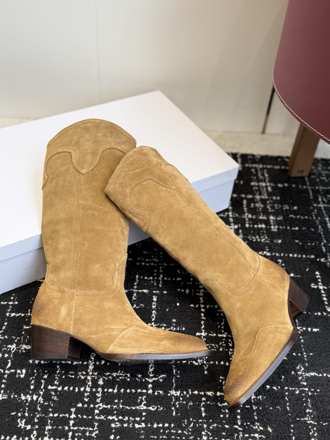 代购级 Celine 赛琳 26ss秋冬新品 复古粗跟 切尔西 尖头 长靴 高靴 骑士靴 塞琳这一季好看的款式真的是很多 代购级 Celine 赛琳 26ss秋冬新品 复古粗跟 切尔西 尖头 长靴 高靴 骑士靴 塞琳这一季好看的款式真的是很多
