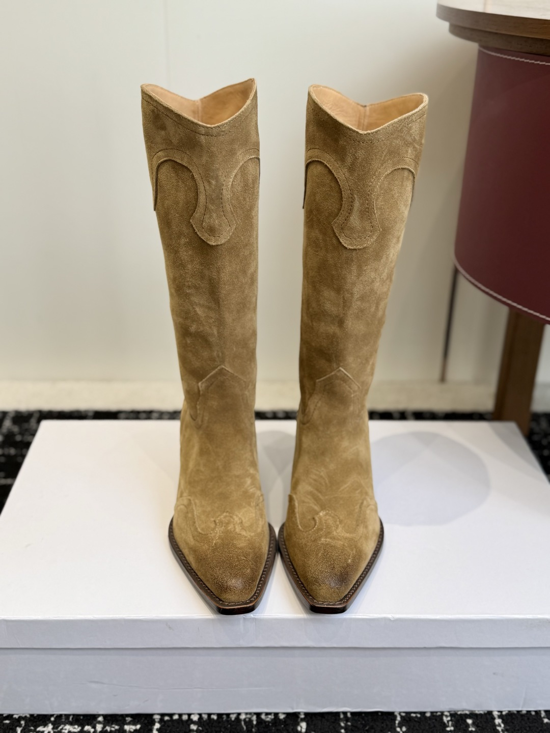 代购级 Celine 赛琳 26ss秋冬新品 复古粗跟 切尔西 尖头 长靴 高靴 骑士靴 塞琳这一季好看的款式真的是很多